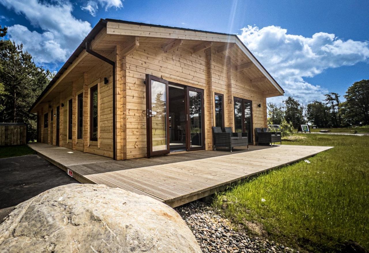Sundance Lodge, Fantastic New Cabin With Hot Tub - Sleeps 6 - Largest In Felmoor Park Morpeth Ngoại thất bức ảnh