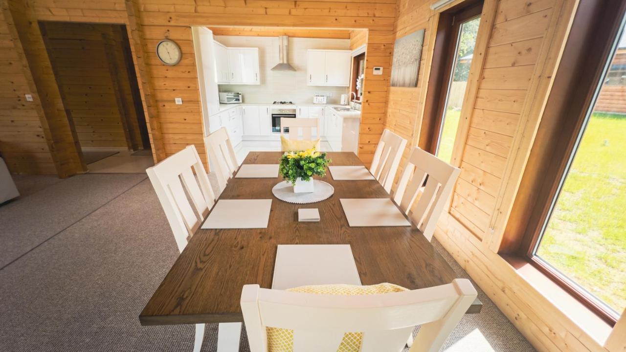Sundance Lodge, Fantastic New Cabin With Hot Tub - Sleeps 6 - Largest In Felmoor Park Morpeth Ngoại thất bức ảnh