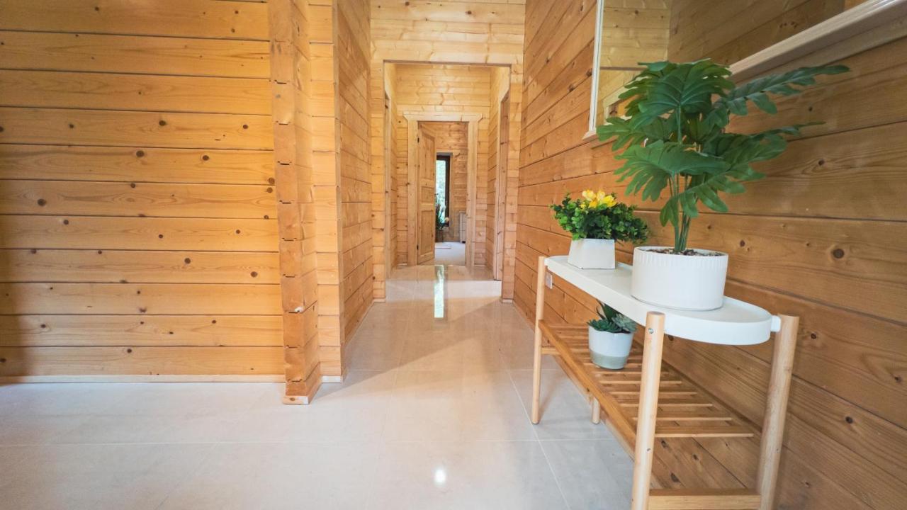 Sundance Lodge, Fantastic New Cabin With Hot Tub - Sleeps 6 - Largest In Felmoor Park Morpeth Ngoại thất bức ảnh