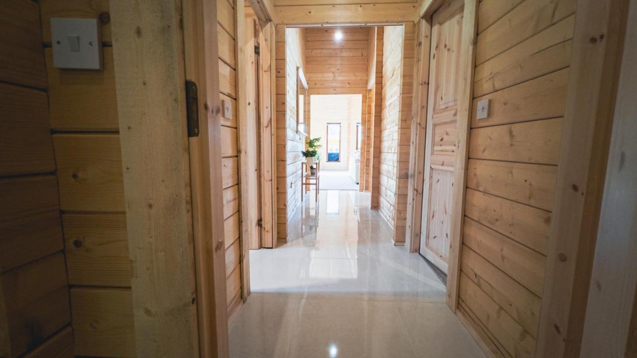 Sundance Lodge, Fantastic New Cabin With Hot Tub - Sleeps 6 - Largest In Felmoor Park Morpeth Ngoại thất bức ảnh