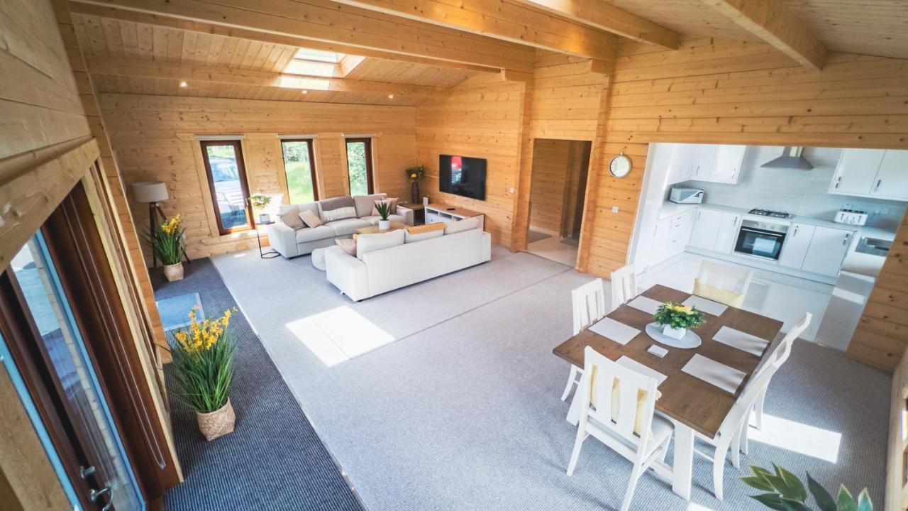 Sundance Lodge, Fantastic New Cabin With Hot Tub - Sleeps 6 - Largest In Felmoor Park Morpeth Ngoại thất bức ảnh