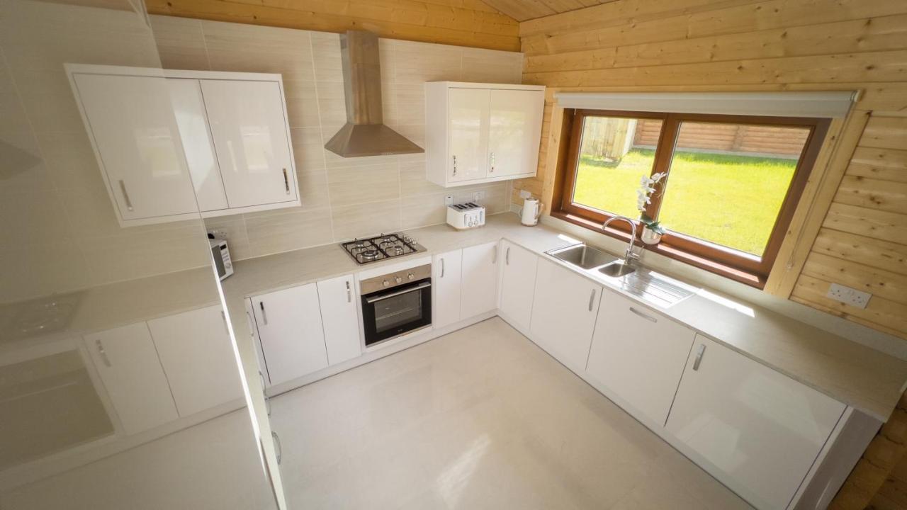 Sundance Lodge, Fantastic New Cabin With Hot Tub - Sleeps 6 - Largest In Felmoor Park Morpeth Ngoại thất bức ảnh