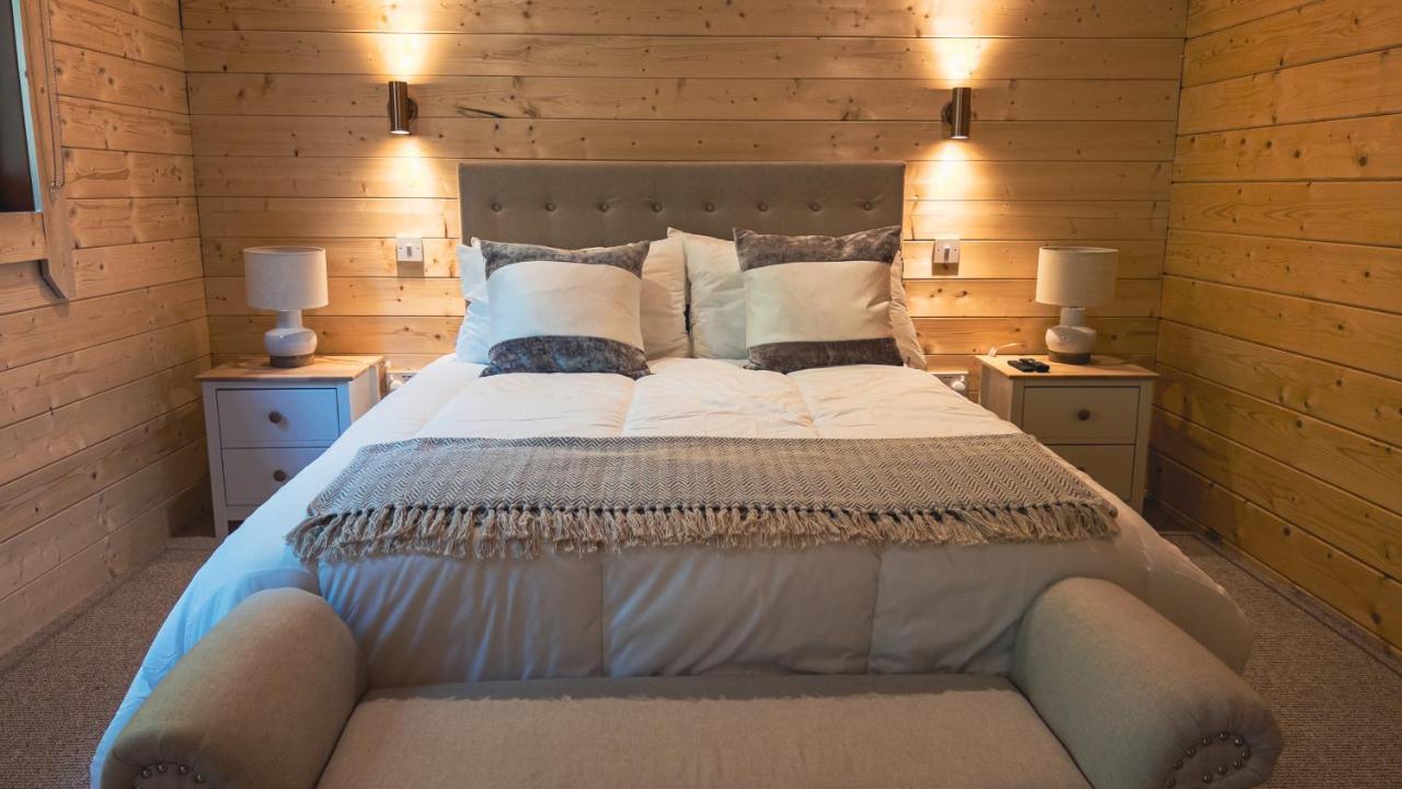 Sundance Lodge, Fantastic New Cabin With Hot Tub - Sleeps 6 - Largest In Felmoor Park Morpeth Ngoại thất bức ảnh