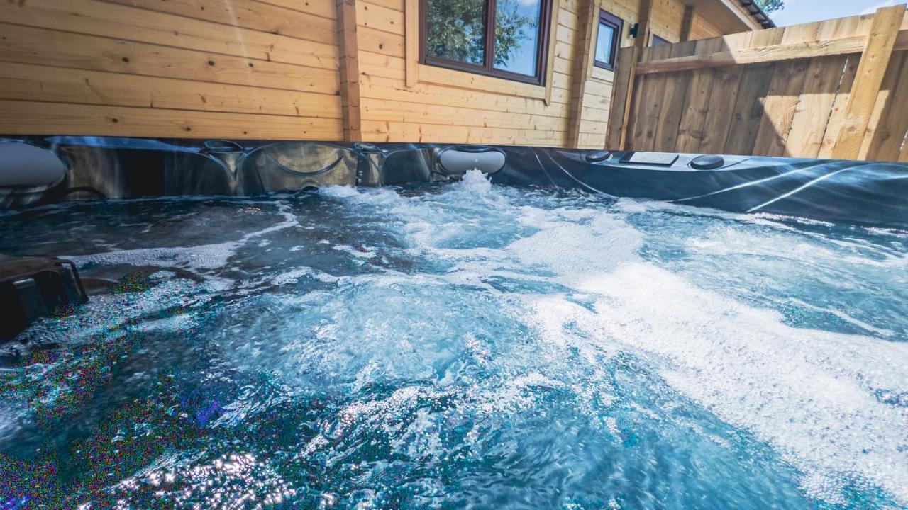 Sundance Lodge, Fantastic New Cabin With Hot Tub - Sleeps 6 - Largest In Felmoor Park Morpeth Ngoại thất bức ảnh