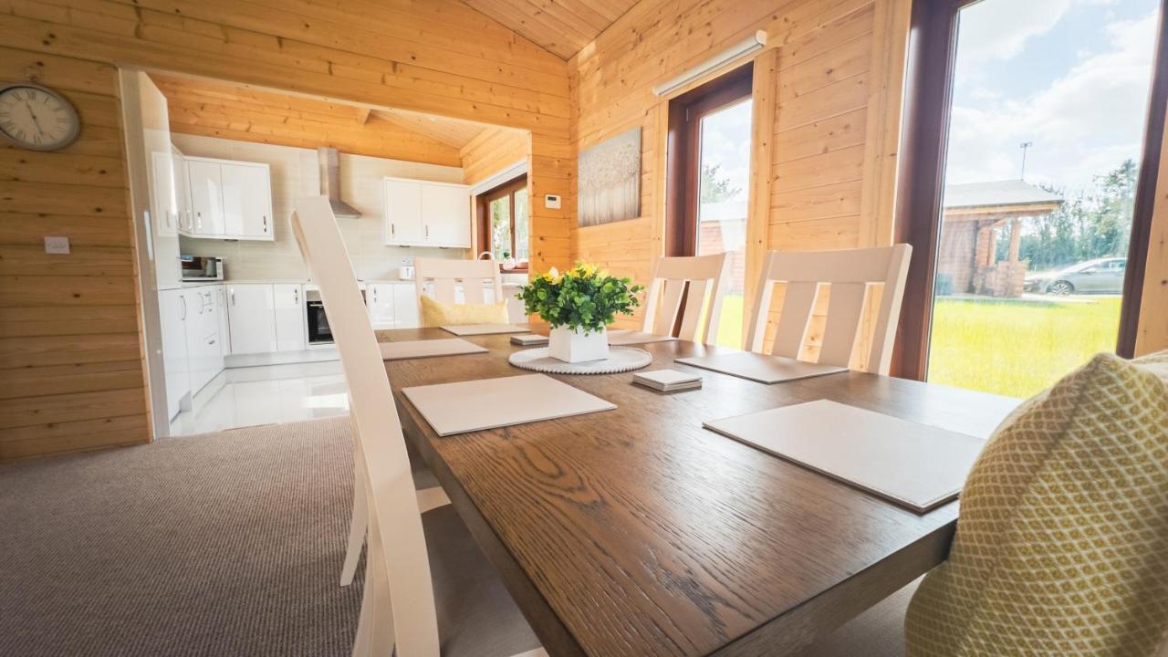 Sundance Lodge, Fantastic New Cabin With Hot Tub - Sleeps 6 - Largest In Felmoor Park Morpeth Ngoại thất bức ảnh
