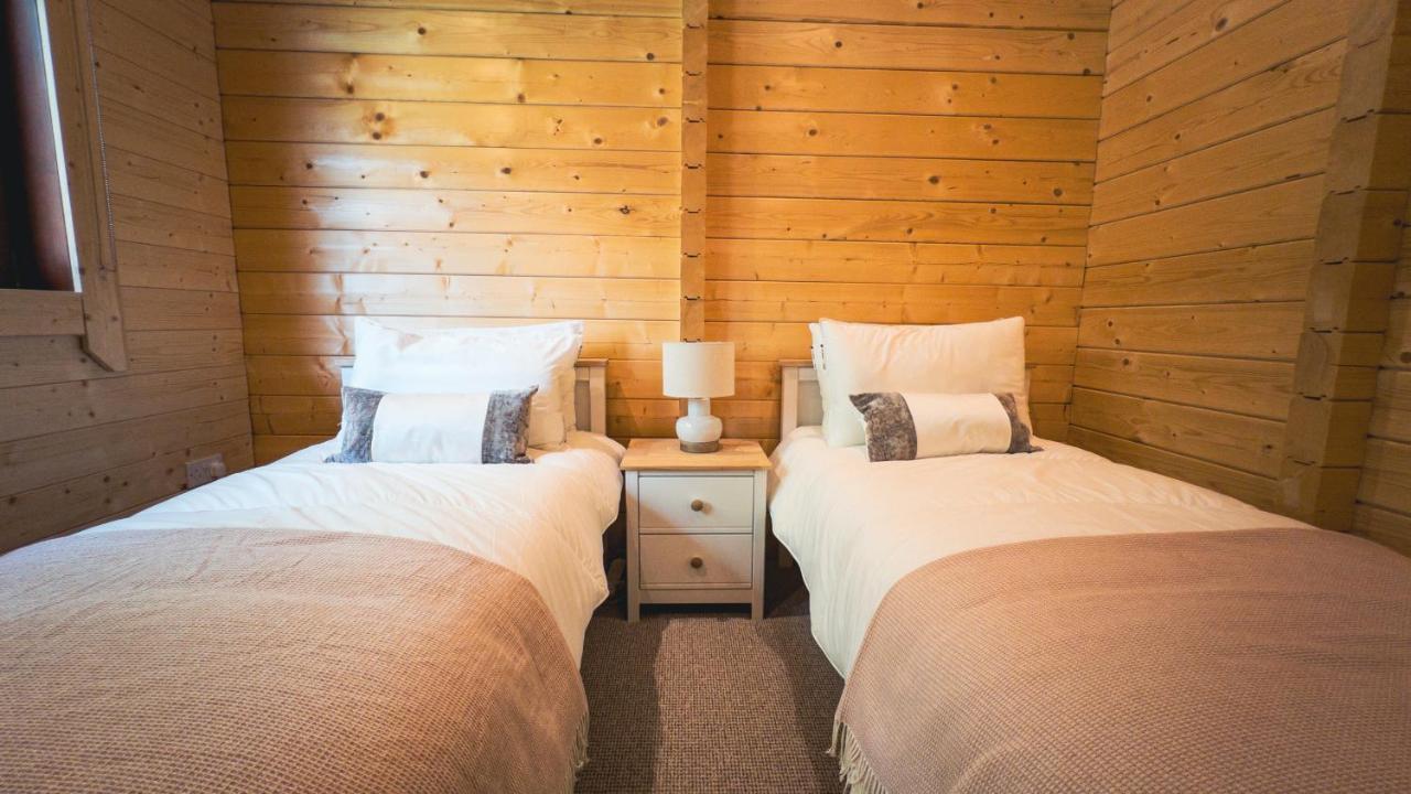 Sundance Lodge, Fantastic New Cabin With Hot Tub - Sleeps 6 - Largest In Felmoor Park Morpeth Ngoại thất bức ảnh