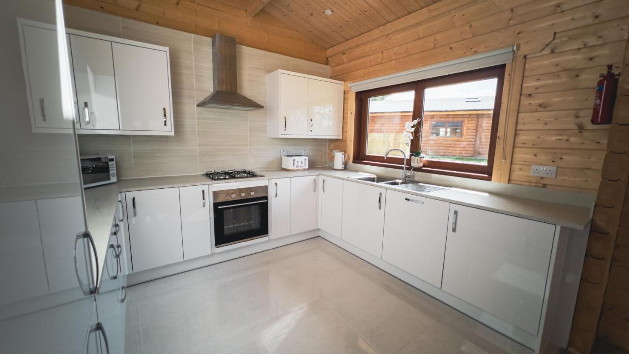 Sundance Lodge, Fantastic New Cabin With Hot Tub - Sleeps 6 - Largest In Felmoor Park Morpeth Ngoại thất bức ảnh