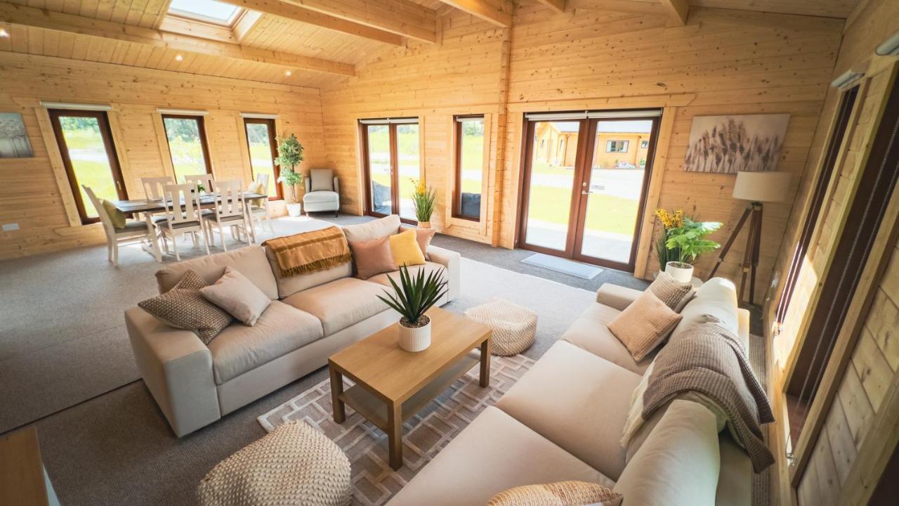 Sundance Lodge, Fantastic New Cabin With Hot Tub - Sleeps 6 - Largest In Felmoor Park Morpeth Ngoại thất bức ảnh