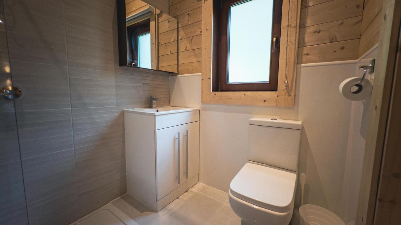 Sundance Lodge, Fantastic New Cabin With Hot Tub - Sleeps 6 - Largest In Felmoor Park Morpeth Ngoại thất bức ảnh