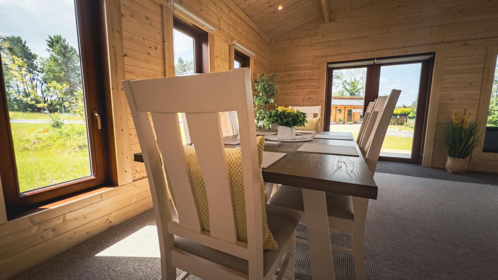 Sundance Lodge, Fantastic New Cabin With Hot Tub - Sleeps 6 - Largest In Felmoor Park Morpeth Phòng bức ảnh